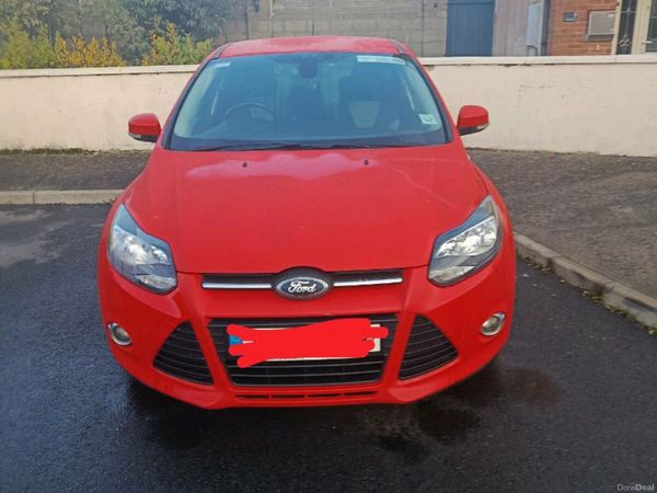 Ford Focus Hatchback, Petrol, 2014, Red