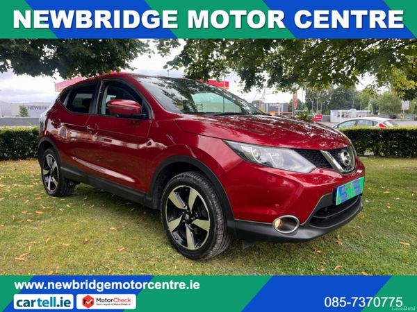 Nissan Qashqai Hatchback, Diesel, 2016, Red