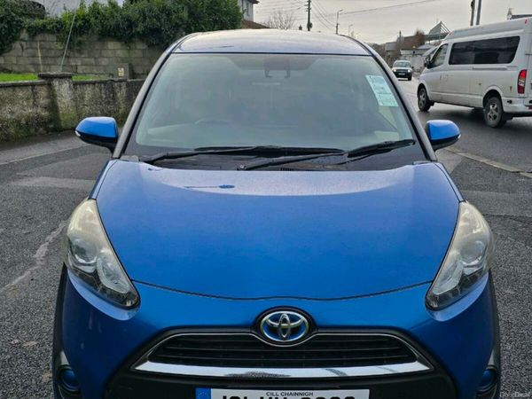 Toyota Sienta MPV, Petrol Hybrid, 2016, Blue