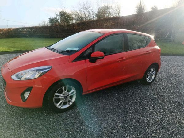 Ford Fiesta Hatchback, Petrol, 2018, Red