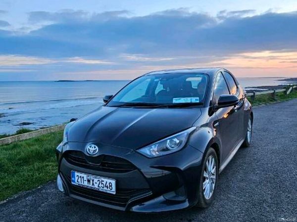 Toyota Yaris Hatchback, Petrol Hybrid, 2021, Black