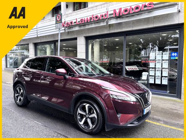 Nissan Qashqai MPV, Petrol, 2022, Red