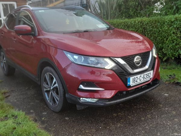 Nissan Qashqai Hatchback, Diesel, 2018, Red