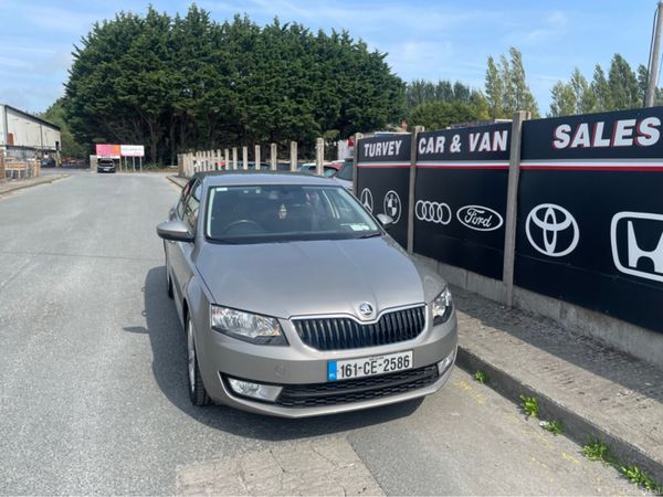 Skoda Octavia Hatchback, Diesel, 2016, Beige