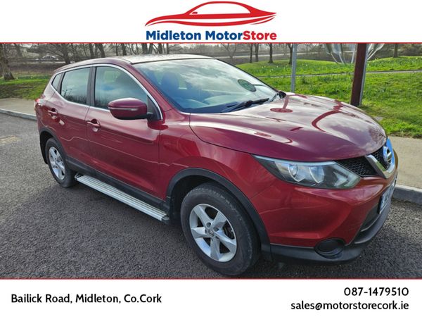 Nissan Qashqai MPV, Petrol, 2014, Red