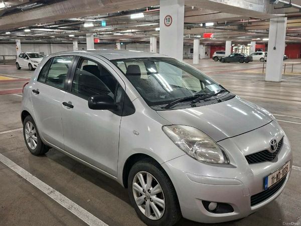 Toyota Yaris Hatchback, Petrol, 2011, Silver