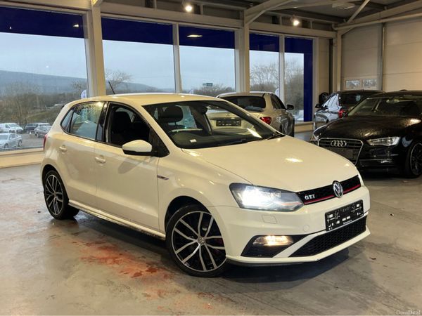Volkswagen Polo Hatchback, Petrol, 2016, White