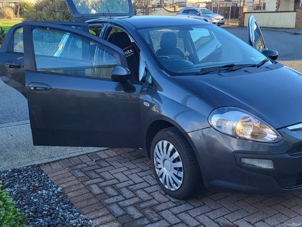 Fiat Punto Hatchback, Petrol, 2011, Grey