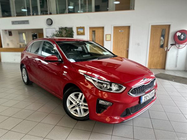 Kia Ceed Hatchback, Petrol, 2021, Red