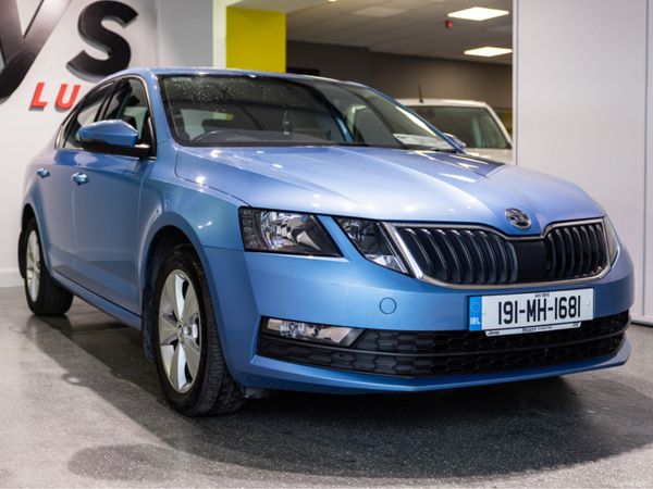 Skoda Octavia Hatchback, Petrol, 2019, Blue