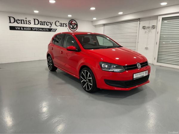 Volkswagen Polo Hatchback, Petrol, 2014, Red
