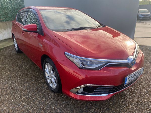Toyota Auris Hatchback, Petrol Hybrid, 2016, Red