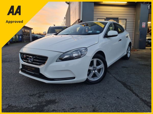 Volvo V40 Hatchback, Petrol, 2014, White