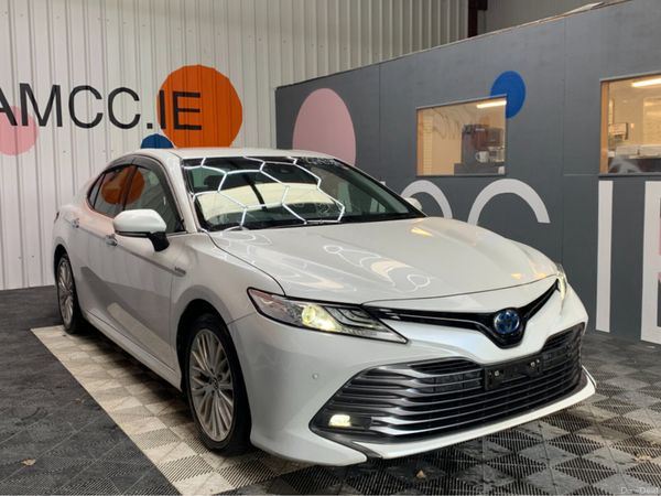 Toyota Camry Saloon, Petrol Hybrid, 2019, White