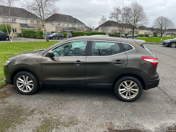 Nissan Qashqai Hatchback, Diesel, 2015, Brown