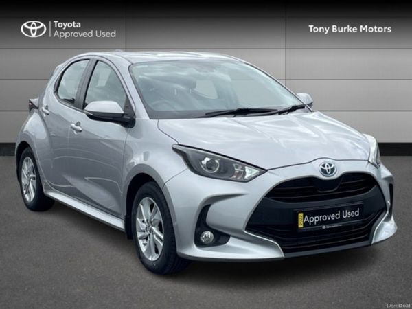 Toyota Yaris Hatchback, Petrol Hybrid, 2022, Silver