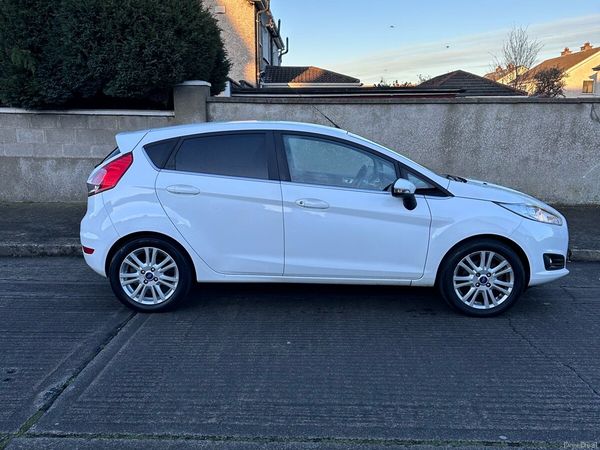 Ford Fiesta Hatchback, Petrol, 2014, White