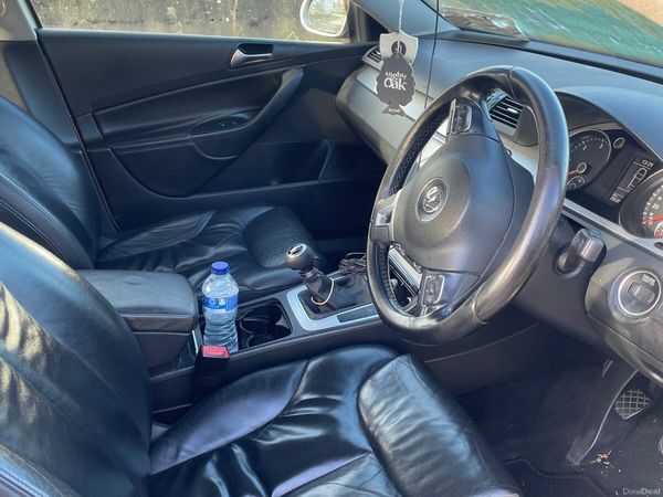 Volkswagen Passat Saloon, Diesel, 2010, Silver