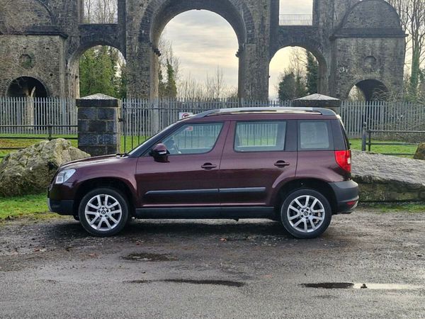 Skoda Yeti SUV, Diesel, 2010, Red
