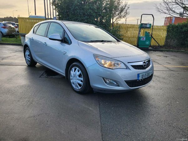 Opel Astra Hatchback, Petrol, 2010, Silver