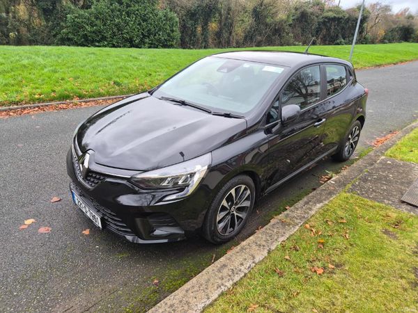 Renault Clio Hatchback, Petrol, 2022, Black