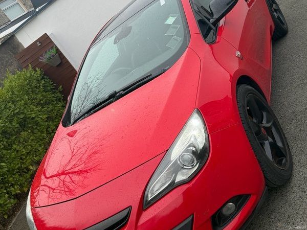 Vauxhall Astra Hatchback, Petrol, 2012, Red