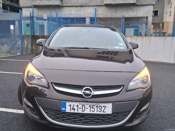 Opel Astra Hatchback, Diesel, 2014, Brown