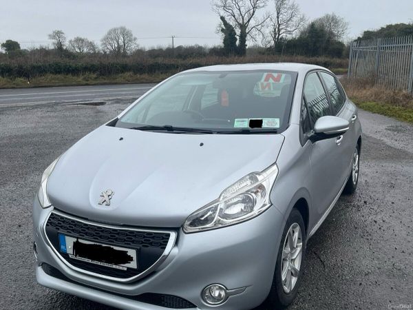Peugeot 208 Hatchback, Diesel, 2015, Grey