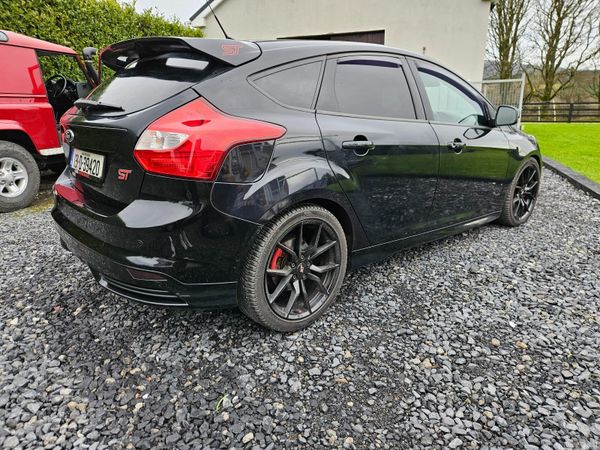Ford Focus Hatchback, Petrol, 2013, Black