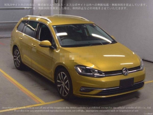 Volkswagen Golf Estate, Petrol, 2019, Gold