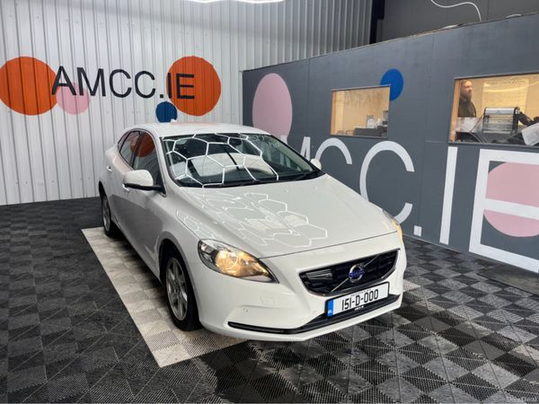 Volvo V40 Hatchback, Diesel, 2015, White