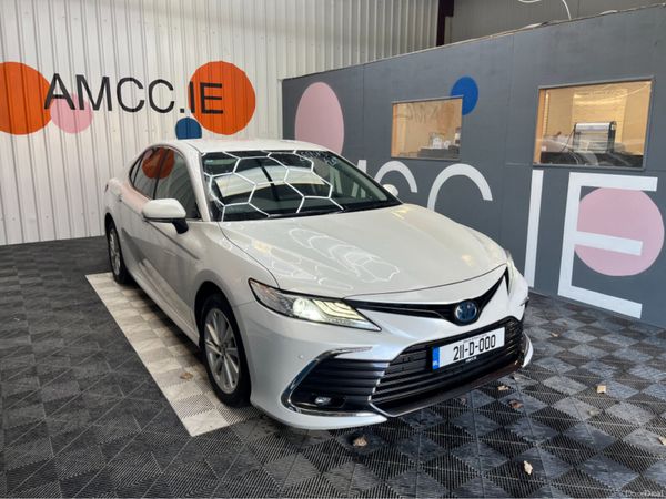 Toyota Camry Saloon, Petrol Hybrid, 2021, White