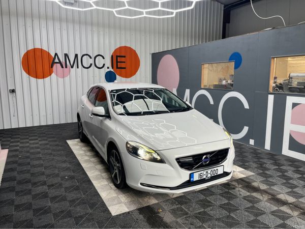 Volvo V40 Hatchback, Diesel, 2016, White