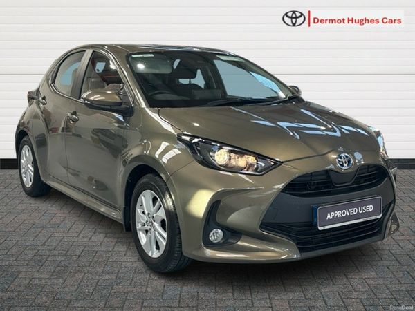 Toyota Yaris Hatchback, Petrol Hybrid, 2023, Green