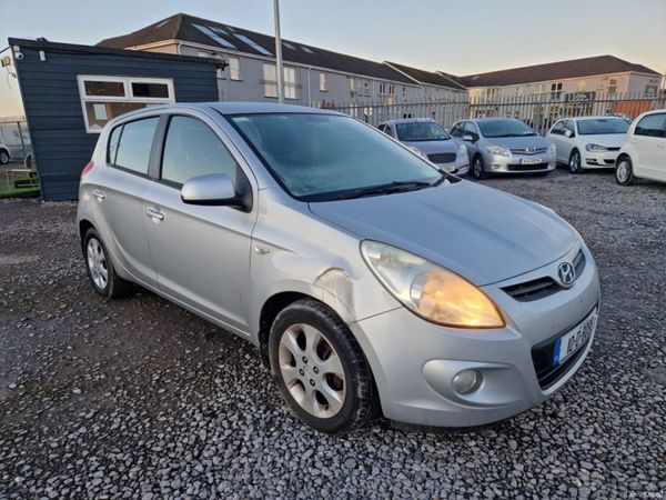 Hyundai i20 Hatchback, Petrol, 2010, Silver