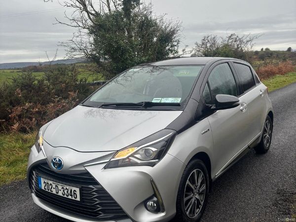 Toyota Yaris MPV, Petrol Hybrid, 2020, Grey