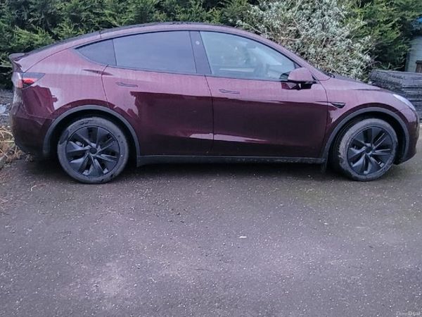 Tesla Model Y MPV, Electric, 2024, Red