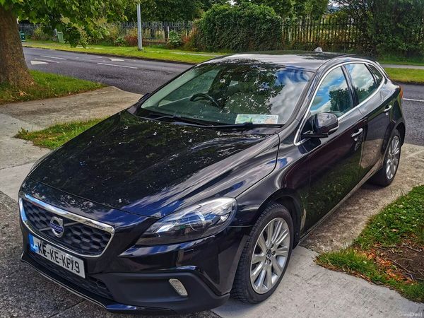 Volvo V40 Hatchback, Diesel, 2013, Black