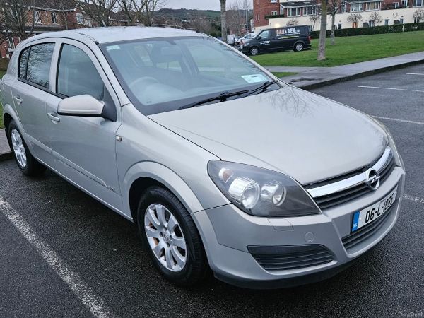 Opel Astra Hatchback, Petrol, 2006, Yellow