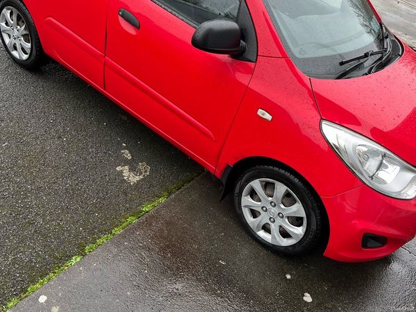 Hyundai i10 Hatchback, Petrol, 2013, Red