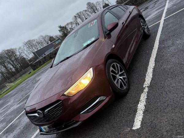 Vauxhall Insignia Hatchback, Diesel, 2018, Red