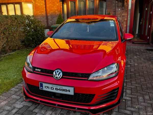 Volkswagen Golf Hatchback, Petrol, 2017, Red