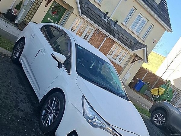 Toyota Avensis Saloon, Diesel, 2016, White