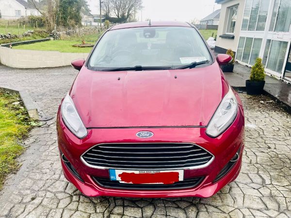 Ford Fiesta Hatchback, Petrol, 2015, Red