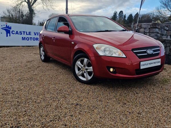 Kia Ceed Hatchback, Diesel, 2009, Red