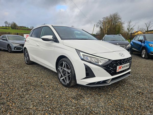 Hyundai i20 Hatchback, Petrol, 2024, White