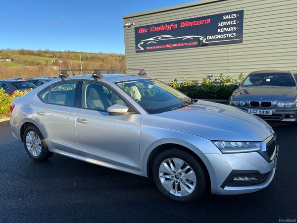 Skoda Octavia Hatchback, Diesel, 2022, Silver