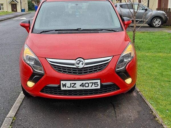 Vauxhall Zafira MPV, Diesel, 2014, Red