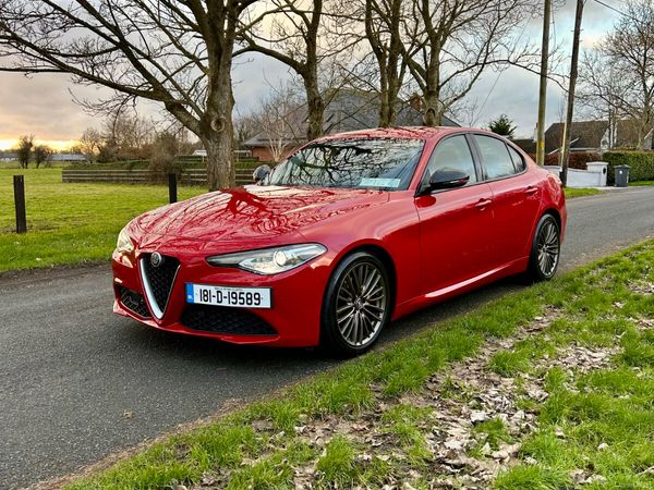 Alfa Romeo Giulia Saloon, Petrol, 2018, Red