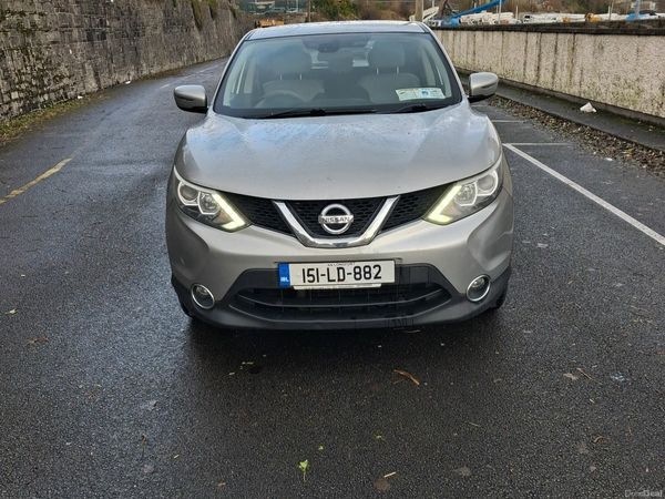Nissan Qashqai Hatchback, Diesel, 2015, Silver